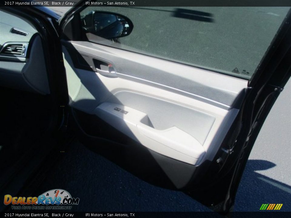 2017 Hyundai Elantra SE Black / Gray Photo #11