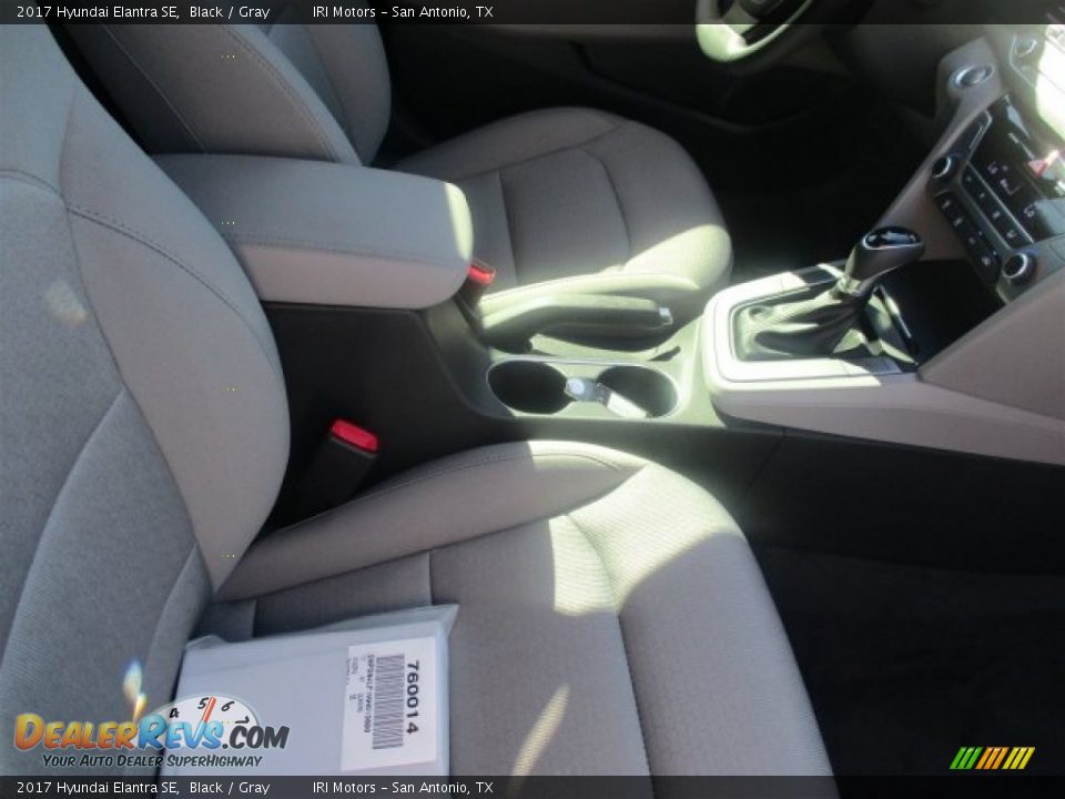 2017 Hyundai Elantra SE Black / Gray Photo #12