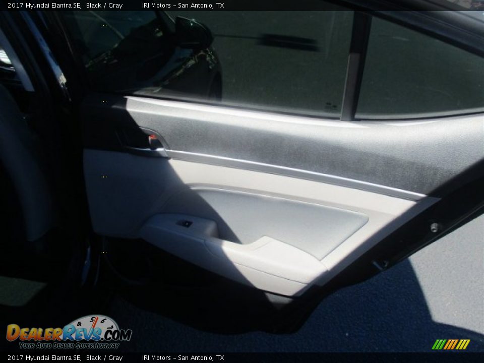 2017 Hyundai Elantra SE Black / Gray Photo #13