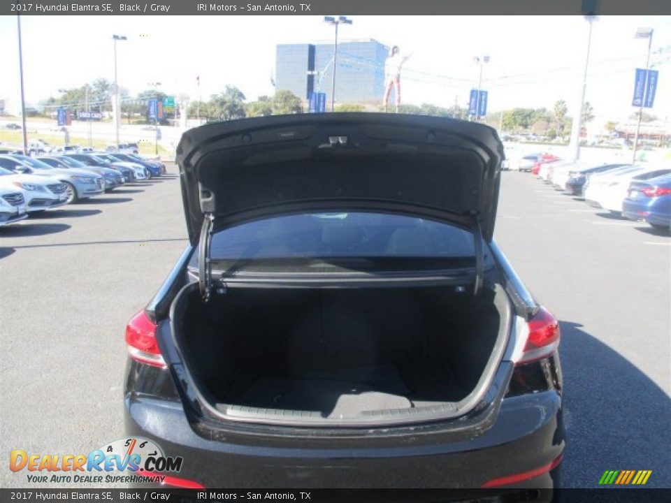 2017 Hyundai Elantra SE Black / Gray Photo #16