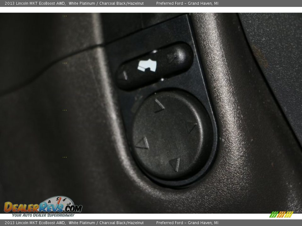 2013 Lincoln MKT EcoBoost AWD White Platinum / Charcoal Black/Hazelnut Photo #10