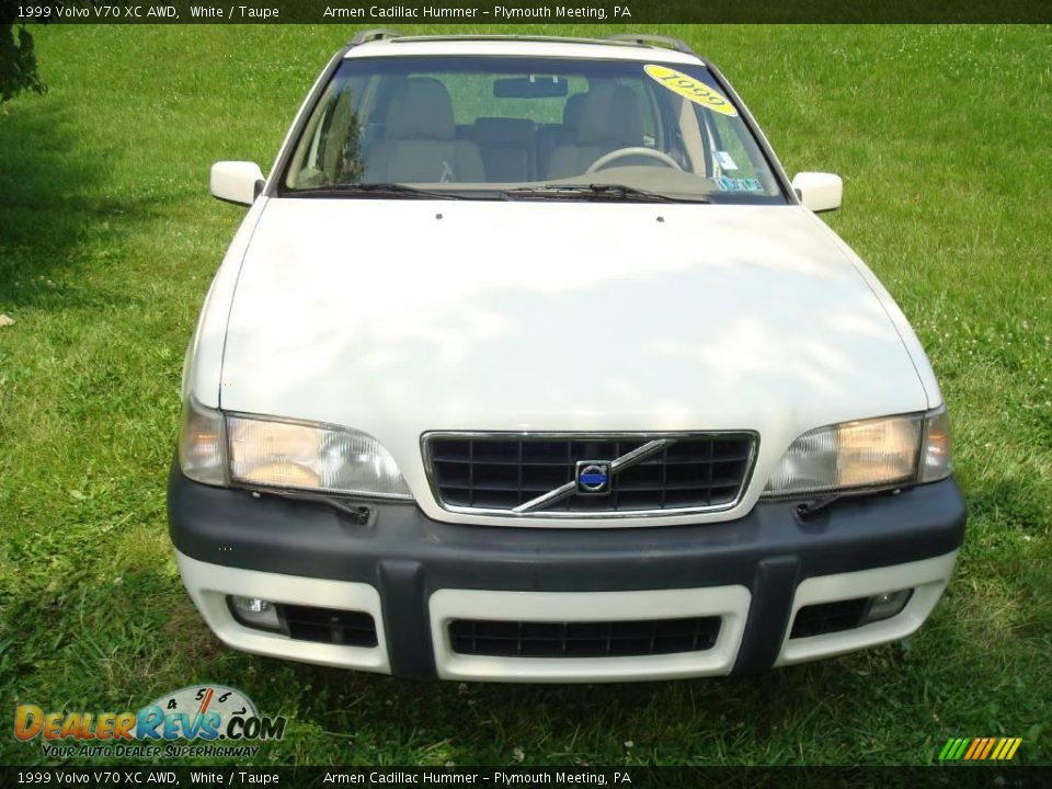1999 Volvo V70 XC AWD White / Taupe Photo #3