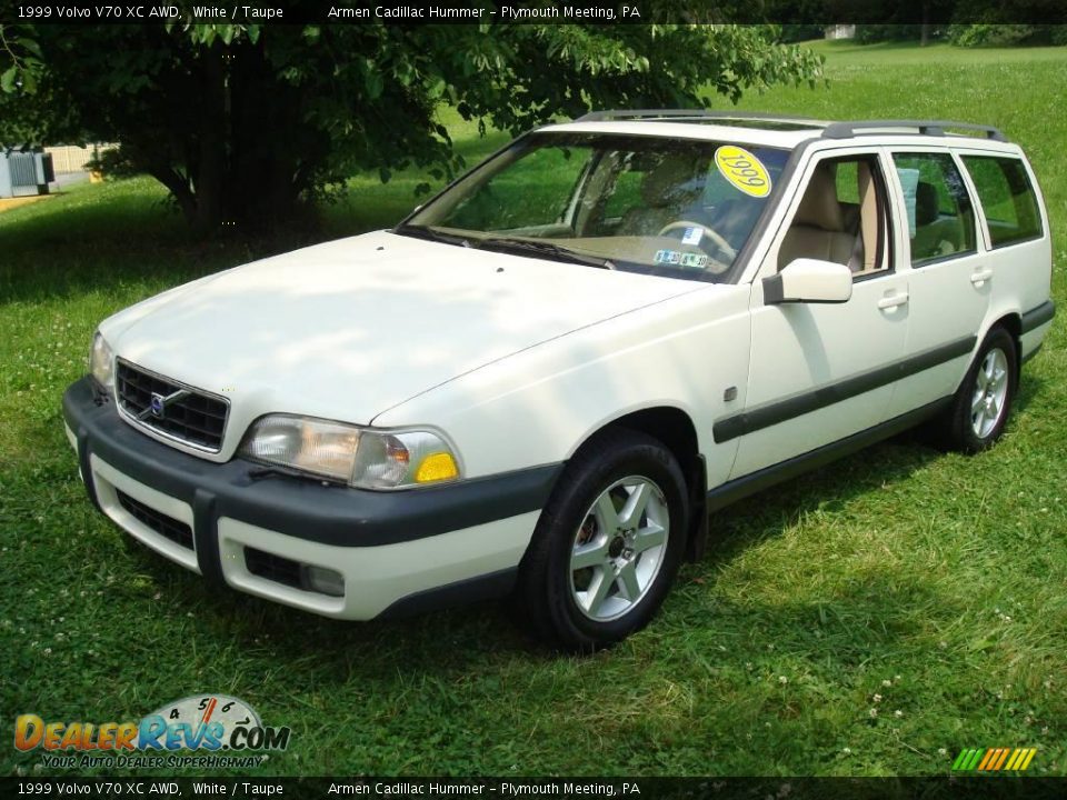 1999 Volvo V70 XC AWD White / Taupe Photo #4