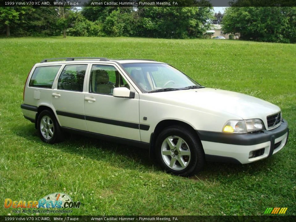 1999 Volvo V70 XC AWD White / Taupe Photo #5