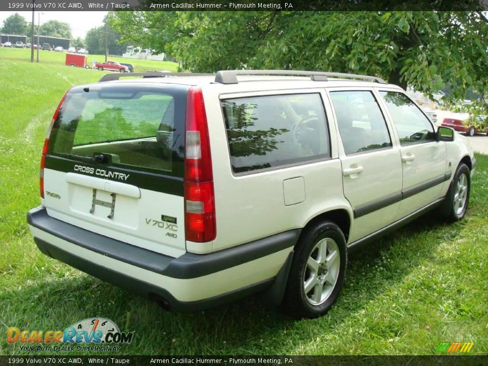 1999 Volvo V70 XC AWD White / Taupe Photo #6