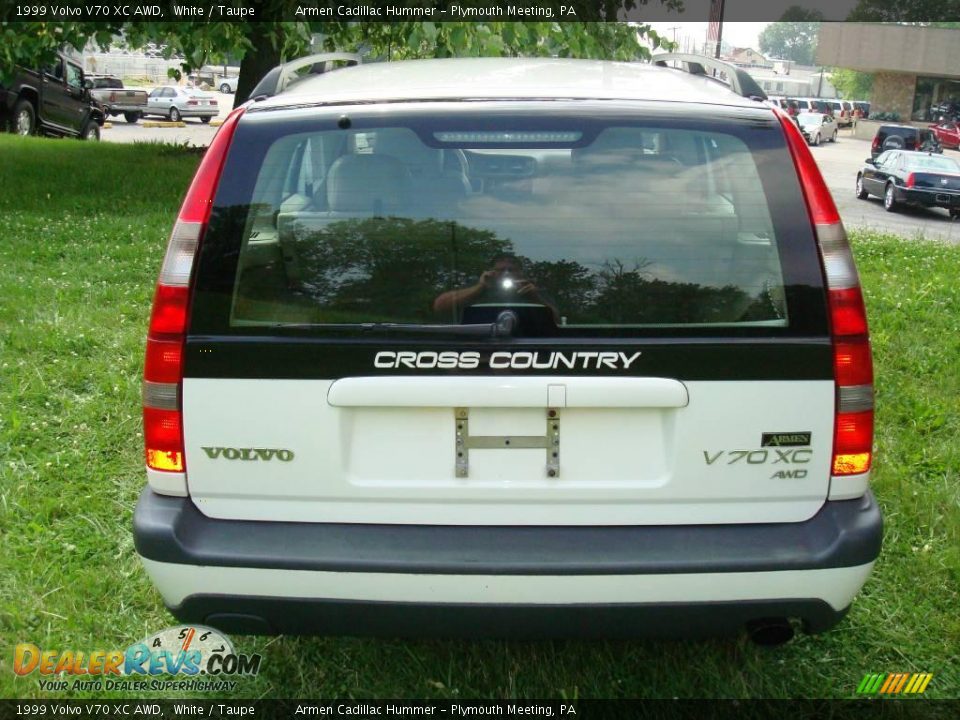 1999 Volvo V70 XC AWD White / Taupe Photo #7