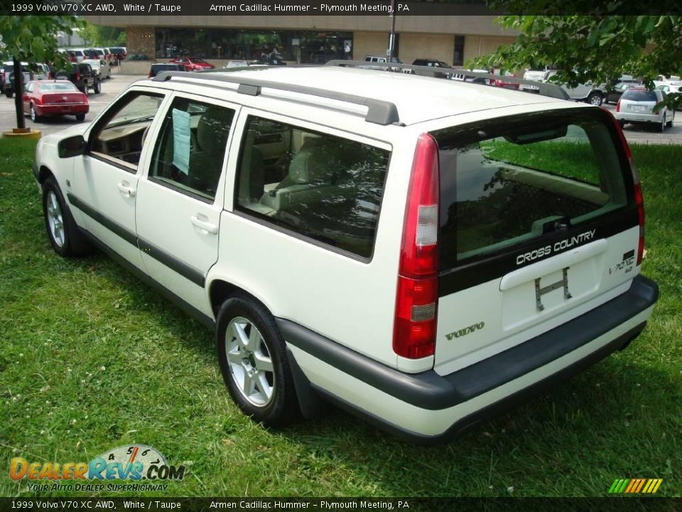 1999 Volvo V70 XC AWD White / Taupe Photo #8
