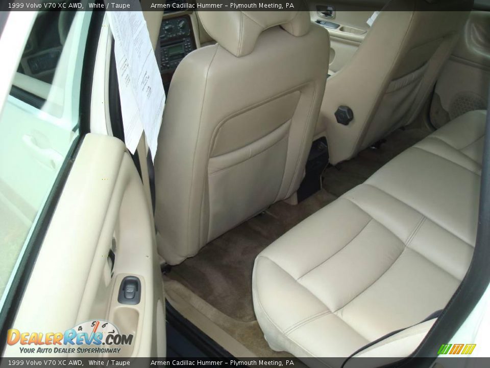 1999 Volvo V70 XC AWD White / Taupe Photo #15