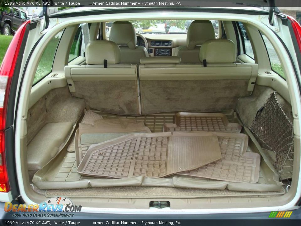 1999 Volvo V70 XC AWD White / Taupe Photo #17
