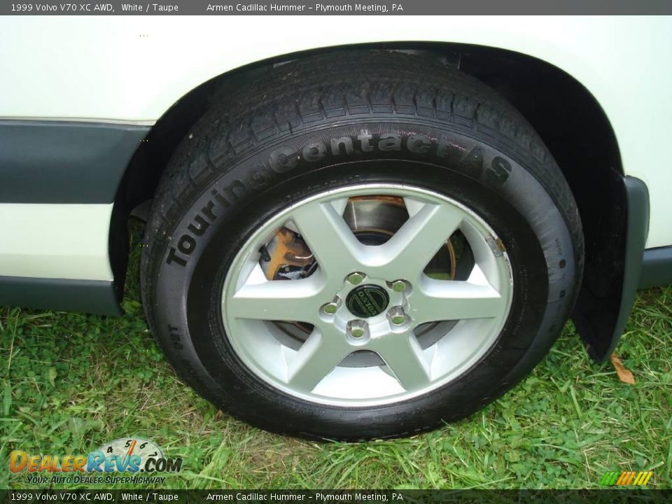 1999 Volvo V70 XC AWD White / Taupe Photo #20