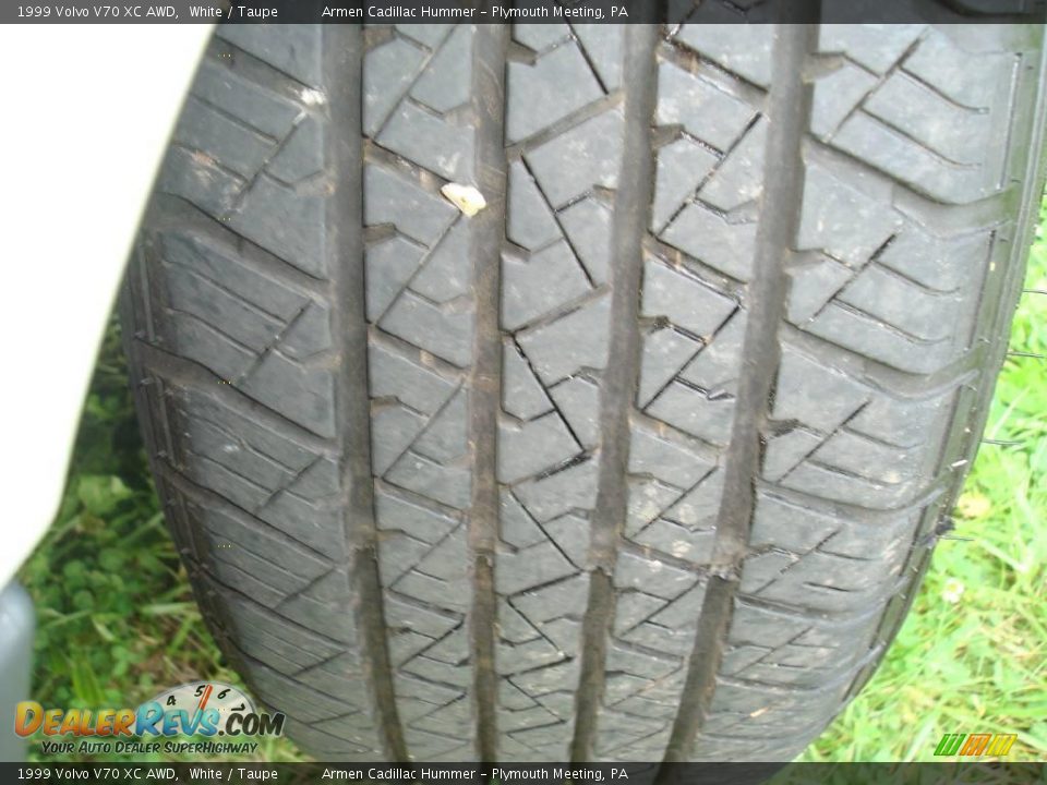 1999 Volvo V70 XC AWD White / Taupe Photo #21