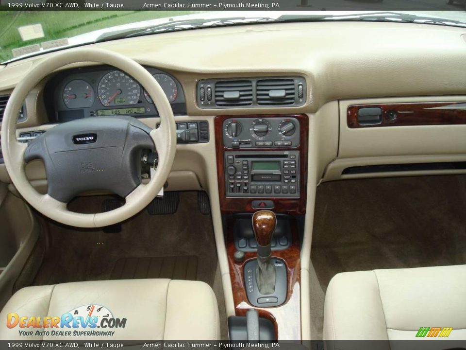 1999 Volvo V70 XC AWD White / Taupe Photo #23