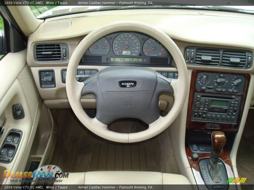 1999 Volvo V70 XC AWD White / Taupe Photo #24