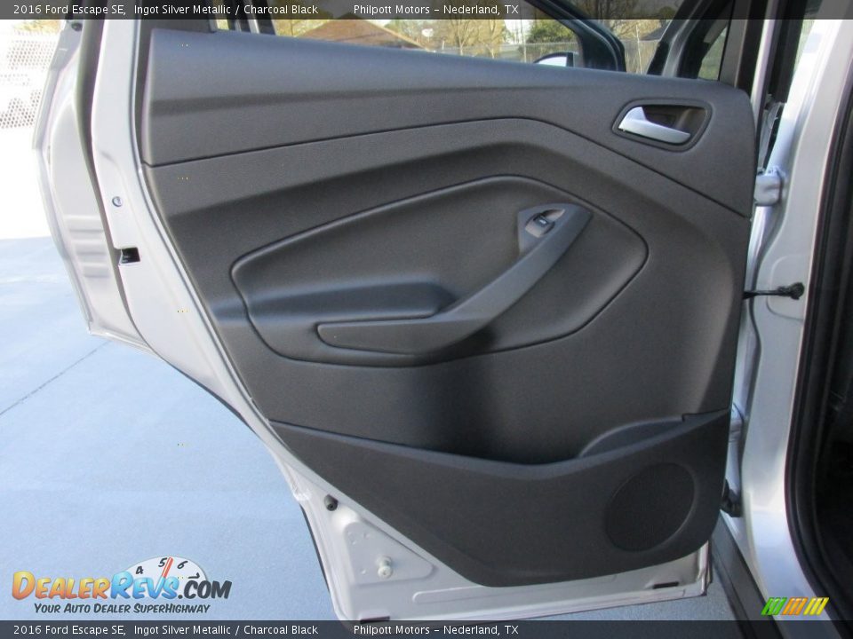 2016 Ford Escape SE Ingot Silver Metallic / Charcoal Black Photo #17