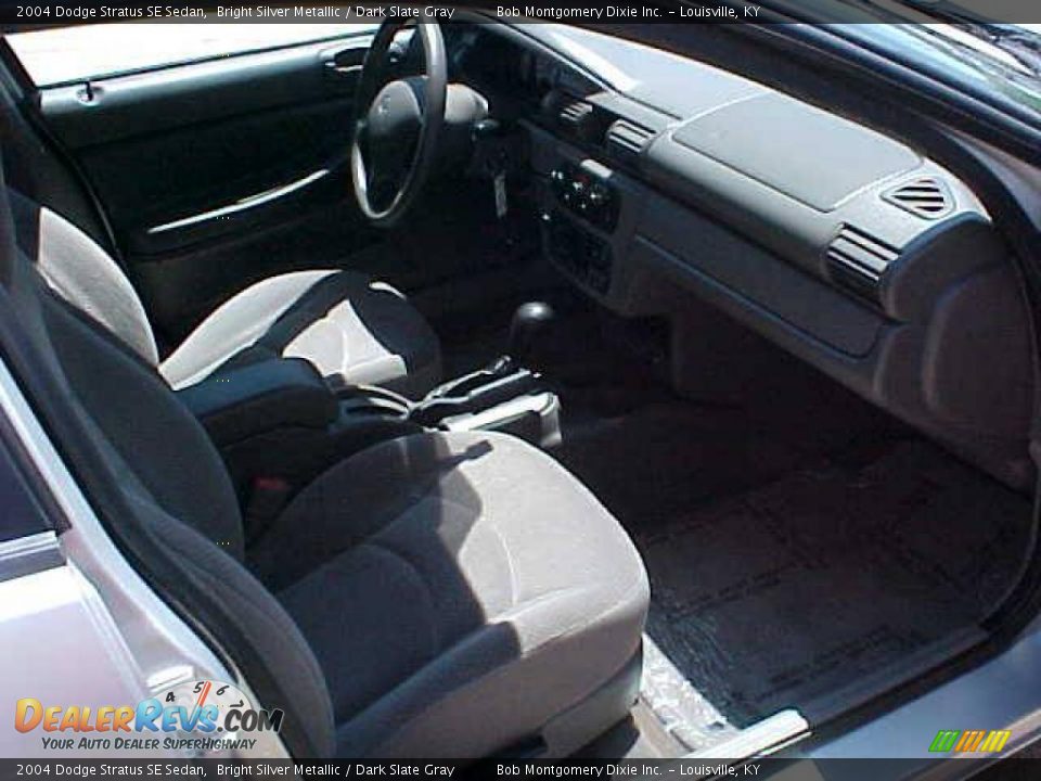 2004 Dodge Stratus SE Sedan Bright Silver Metallic / Dark Slate Gray Photo #11