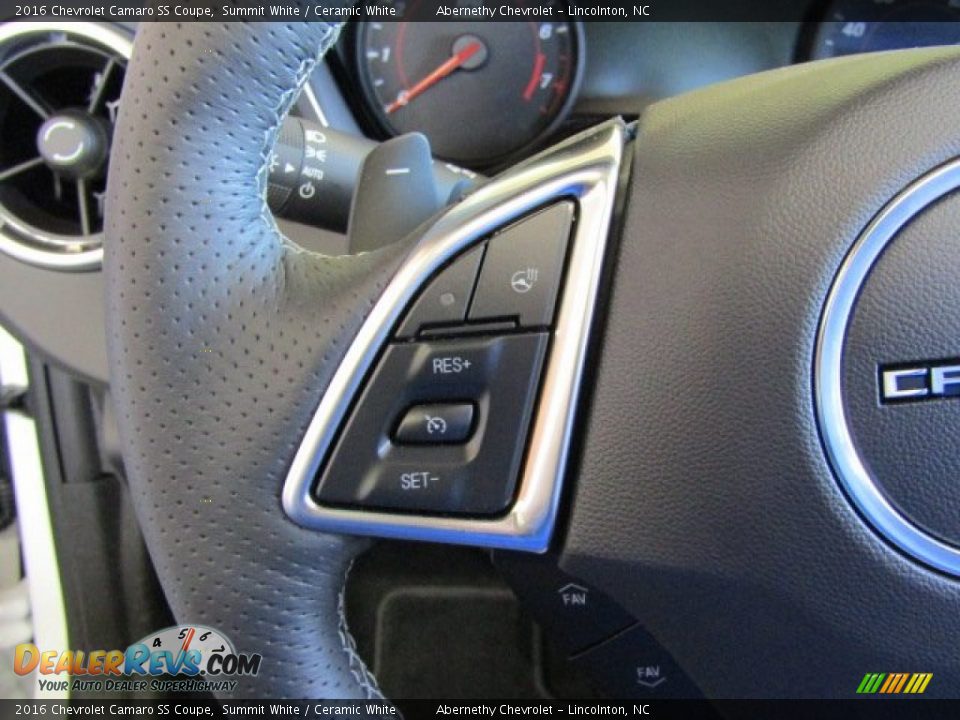 Controls of 2016 Chevrolet Camaro SS Coupe Photo #15