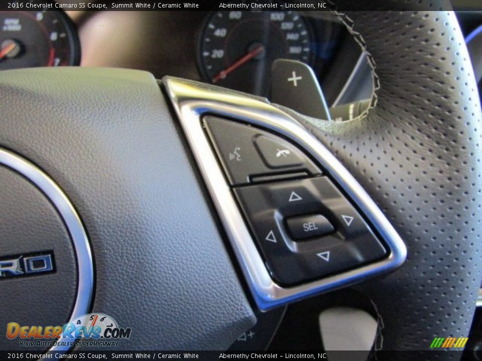 Controls of 2016 Chevrolet Camaro SS Coupe Photo #16