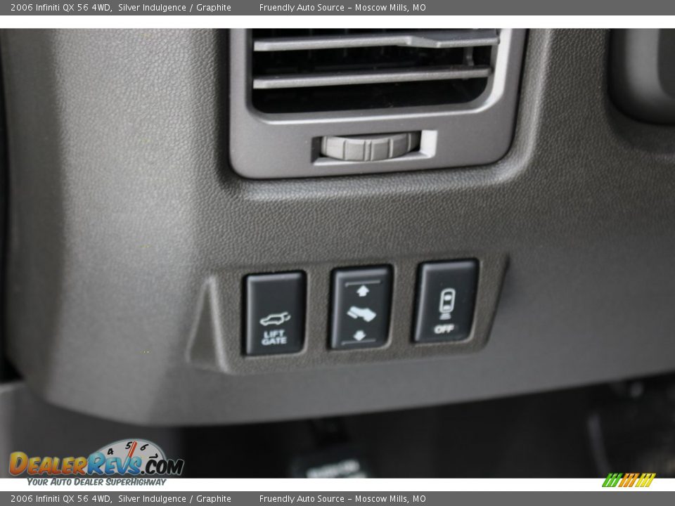 2006 Infiniti QX 56 4WD Silver Indulgence / Graphite Photo #32