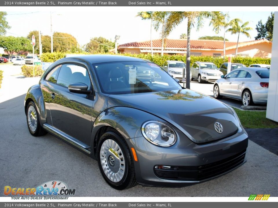 Front 3/4 View of 2014 Volkswagen Beetle 2.5L Photo #1