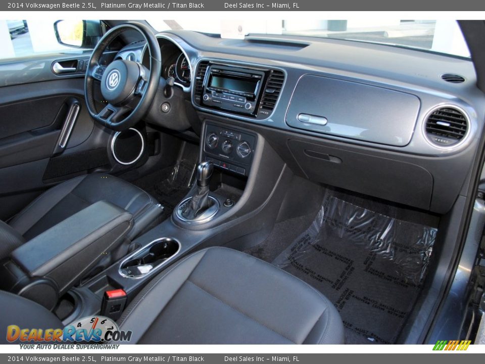 2014 Volkswagen Beetle 2.5L Platinum Gray Metallic / Titan Black Photo #15