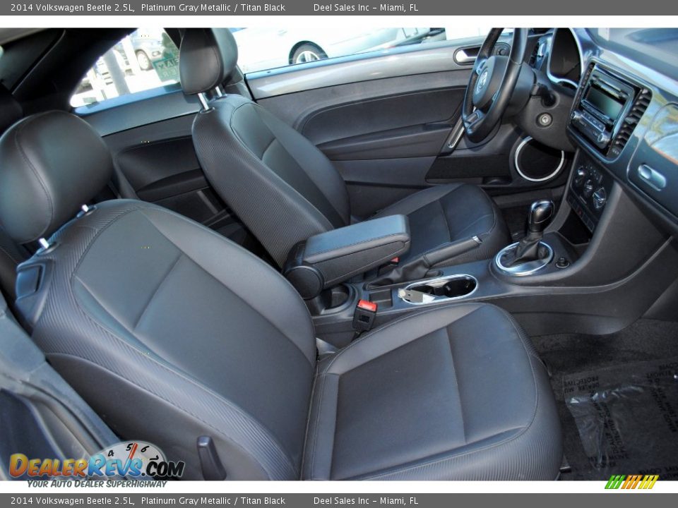 2014 Volkswagen Beetle 2.5L Platinum Gray Metallic / Titan Black Photo #16