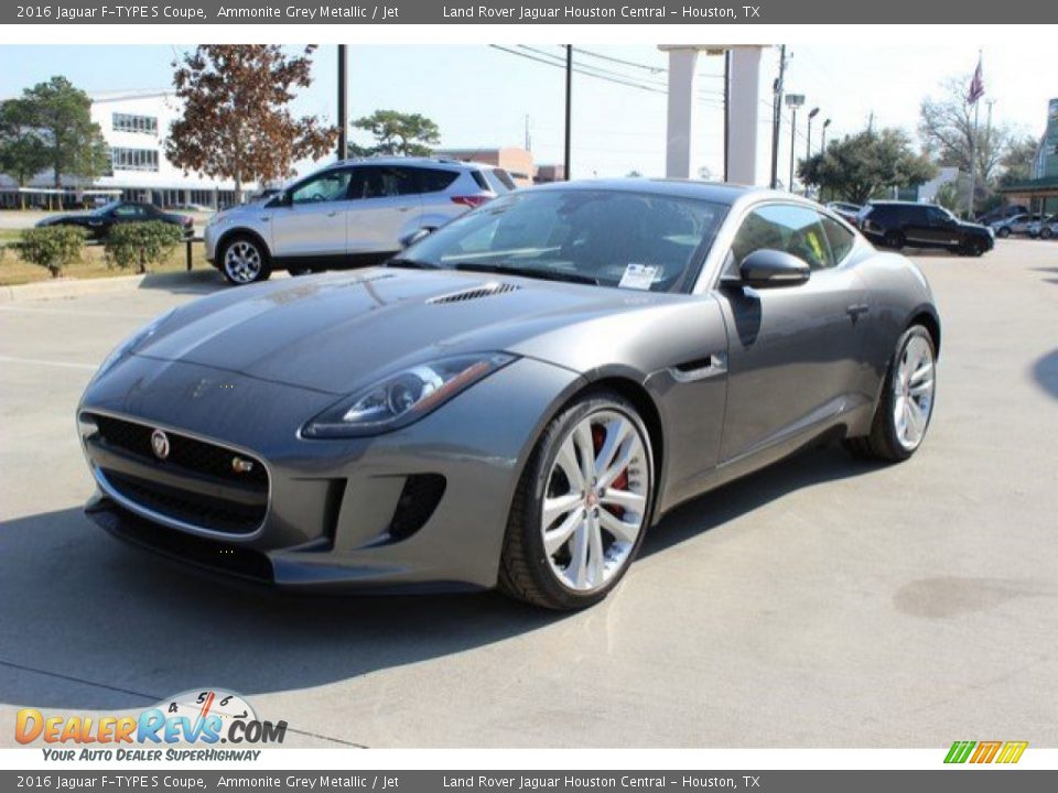 Front 3/4 View of 2016 Jaguar F-TYPE S Coupe Photo #6