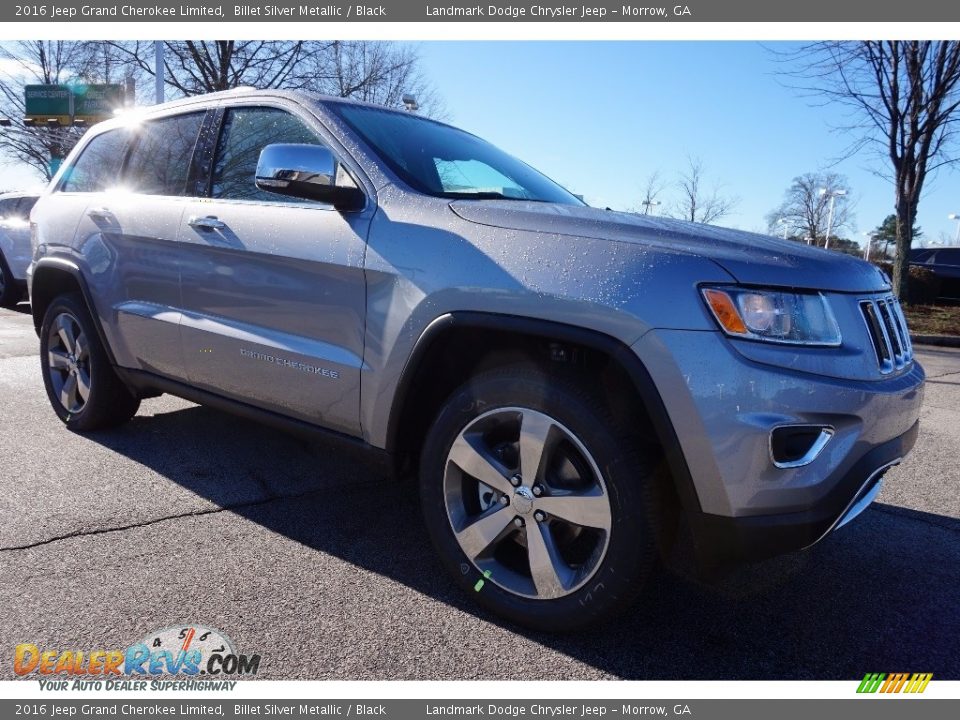 Front 3/4 View of 2016 Jeep Grand Cherokee Limited Photo #4