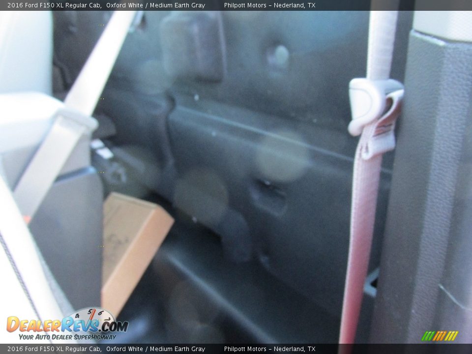2016 Ford F150 XL Regular Cab Oxford White / Medium Earth Gray Photo #21