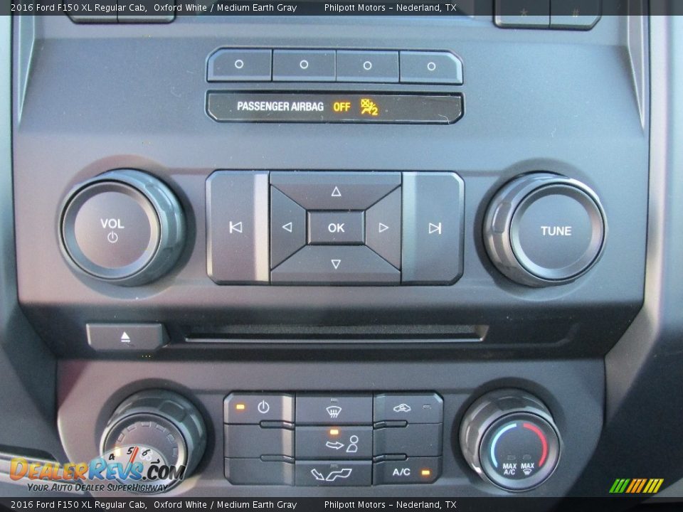 2016 Ford F150 XL Regular Cab Oxford White / Medium Earth Gray Photo #25