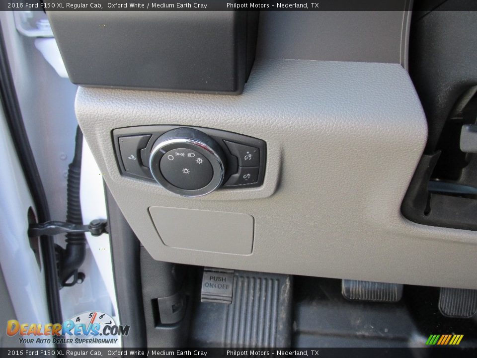 2016 Ford F150 XL Regular Cab Oxford White / Medium Earth Gray Photo #29