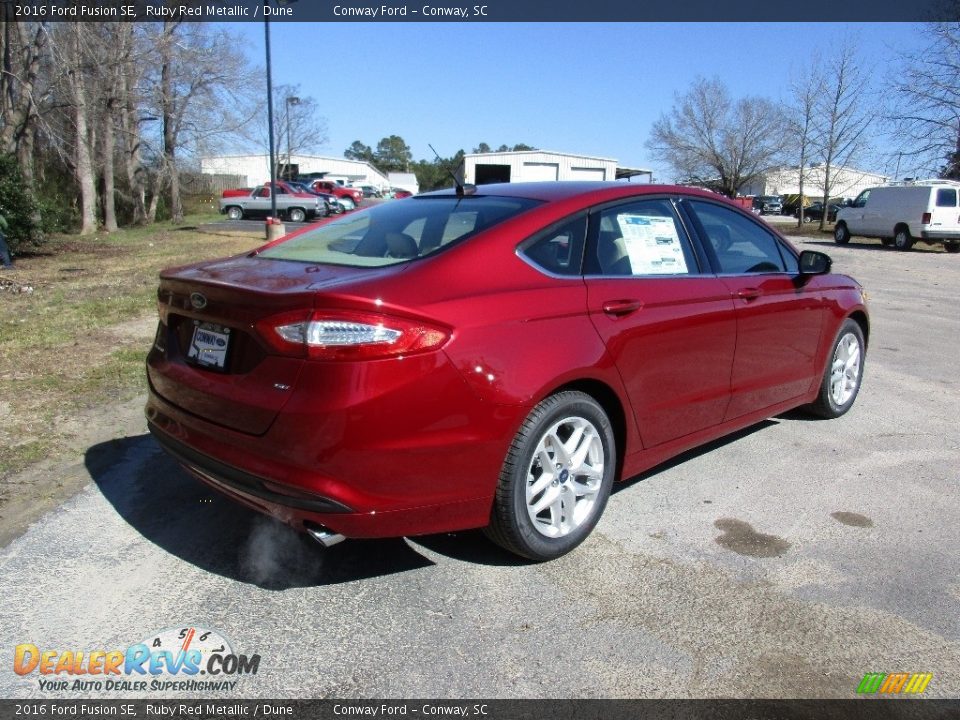2016 Ford Fusion SE Ruby Red Metallic / Dune Photo #3