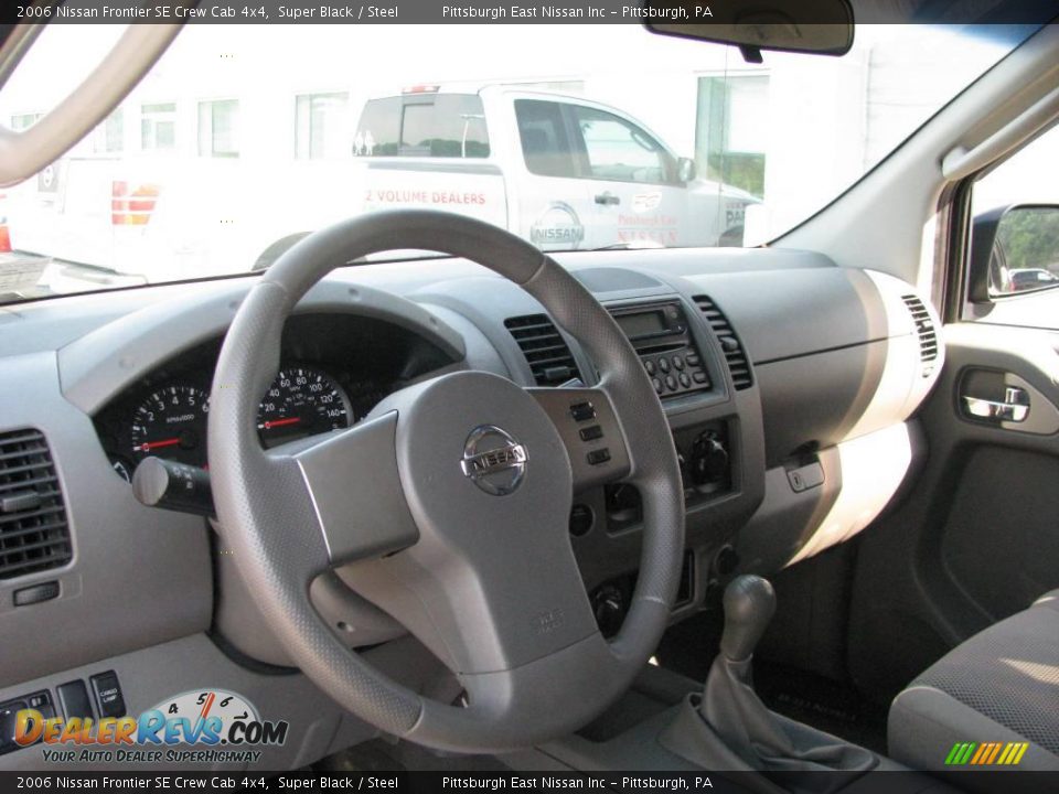 2006 Nissan Frontier SE Crew Cab 4x4 Super Black / Steel Photo #8