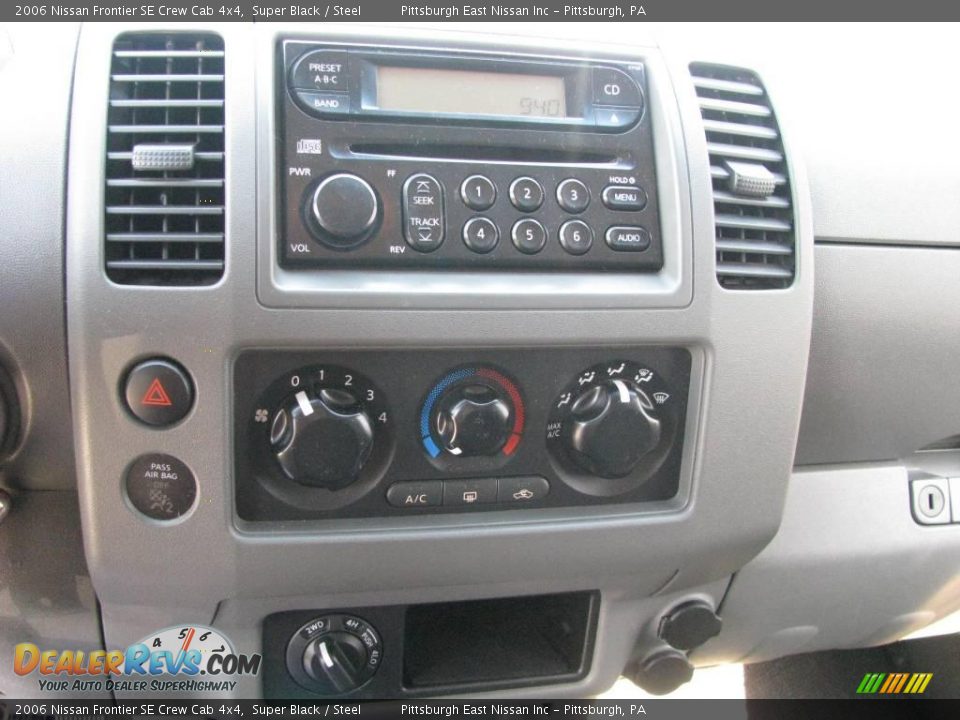2006 Nissan Frontier SE Crew Cab 4x4 Super Black / Steel Photo #10