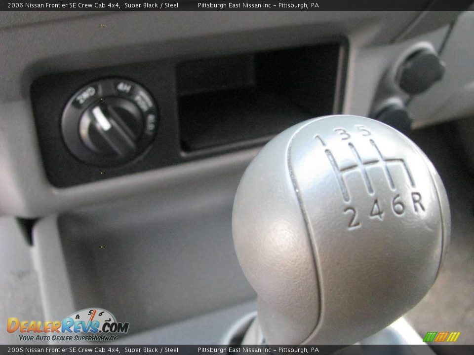 2006 Nissan Frontier SE Crew Cab 4x4 Super Black / Steel Photo #11