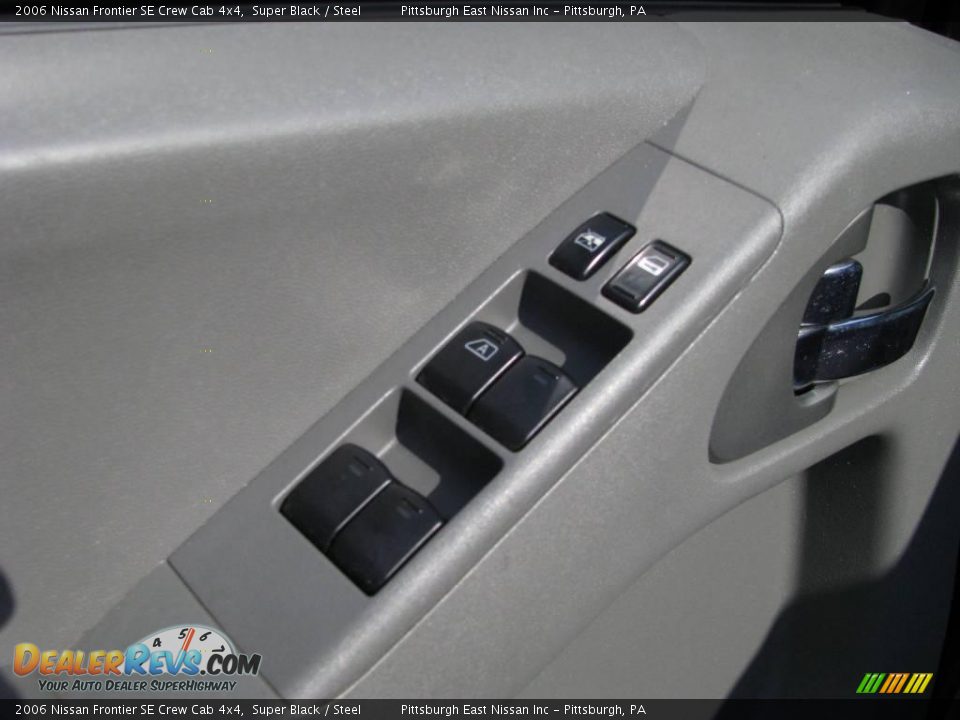 2006 Nissan Frontier SE Crew Cab 4x4 Super Black / Steel Photo #12