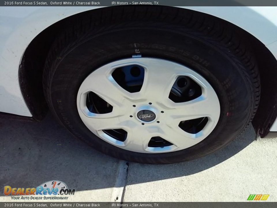 2016 Ford Focus S Sedan Oxford White / Charcoal Black Photo #4