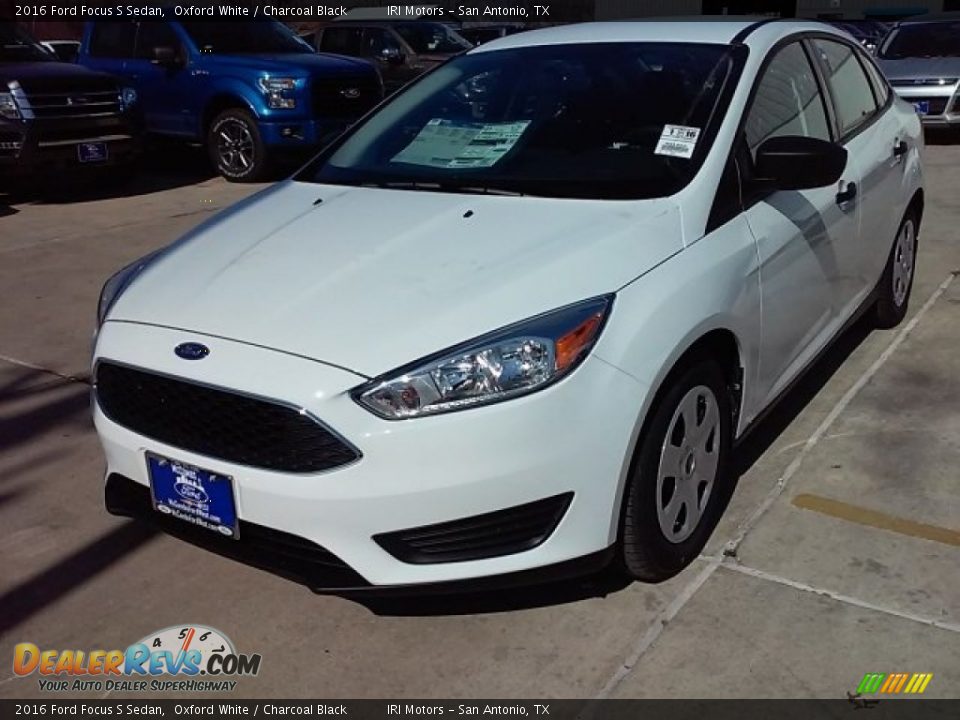 2016 Ford Focus S Sedan Oxford White / Charcoal Black Photo #5