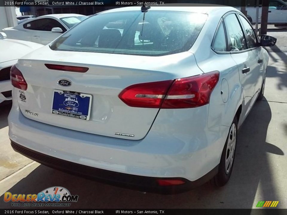 2016 Ford Focus S Sedan Oxford White / Charcoal Black Photo #7