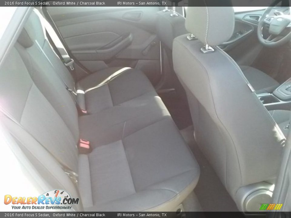 2016 Ford Focus S Sedan Oxford White / Charcoal Black Photo #8