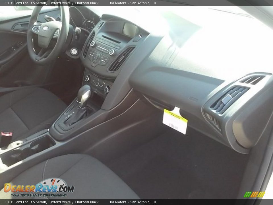 2016 Ford Focus S Sedan Oxford White / Charcoal Black Photo #10