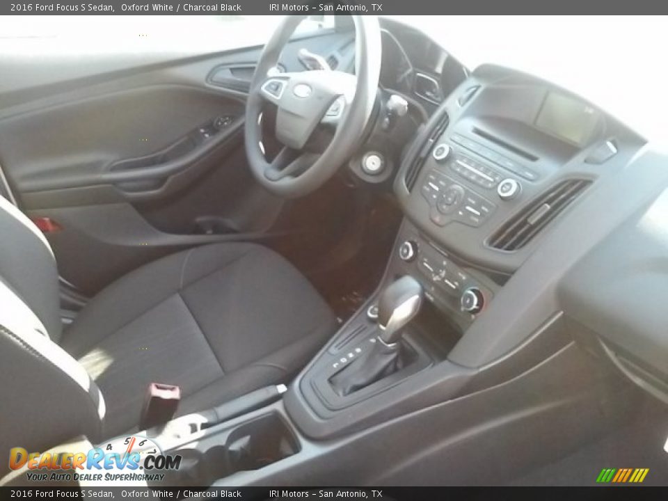 2016 Ford Focus S Sedan Oxford White / Charcoal Black Photo #11