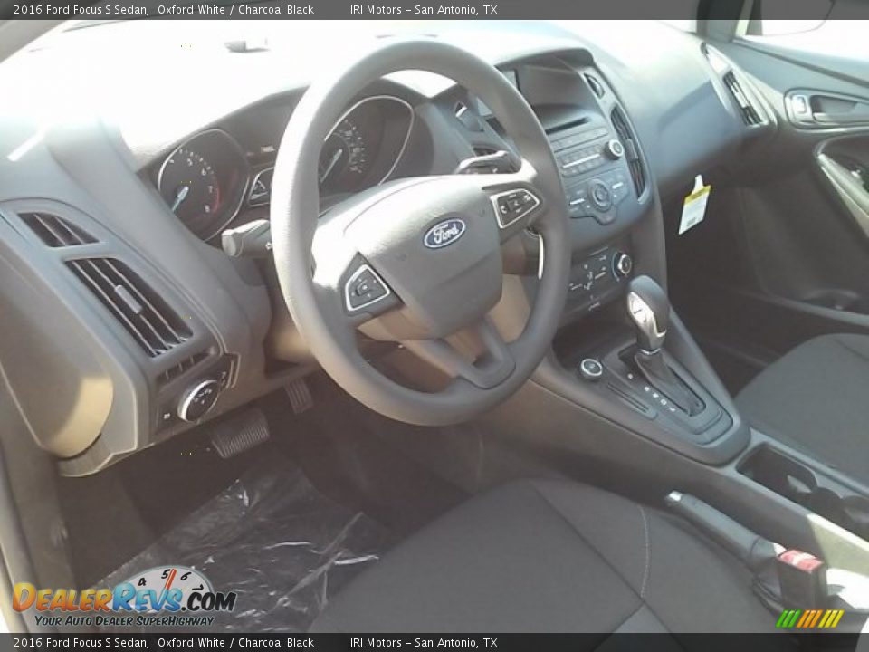 2016 Ford Focus S Sedan Oxford White / Charcoal Black Photo #14