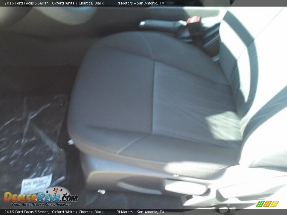 2016 Ford Focus S Sedan Oxford White / Charcoal Black Photo #15