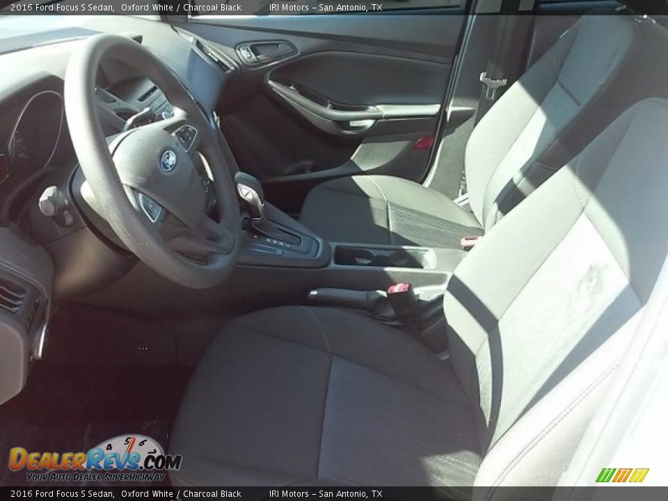 2016 Ford Focus S Sedan Oxford White / Charcoal Black Photo #16