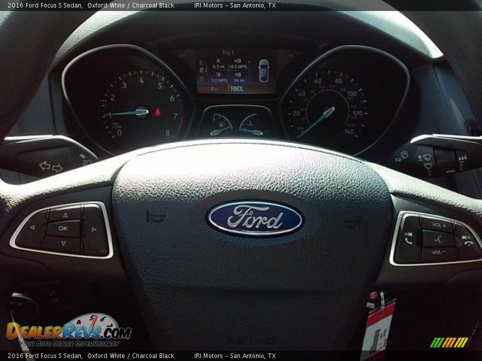 2016 Ford Focus S Sedan Oxford White / Charcoal Black Photo #17