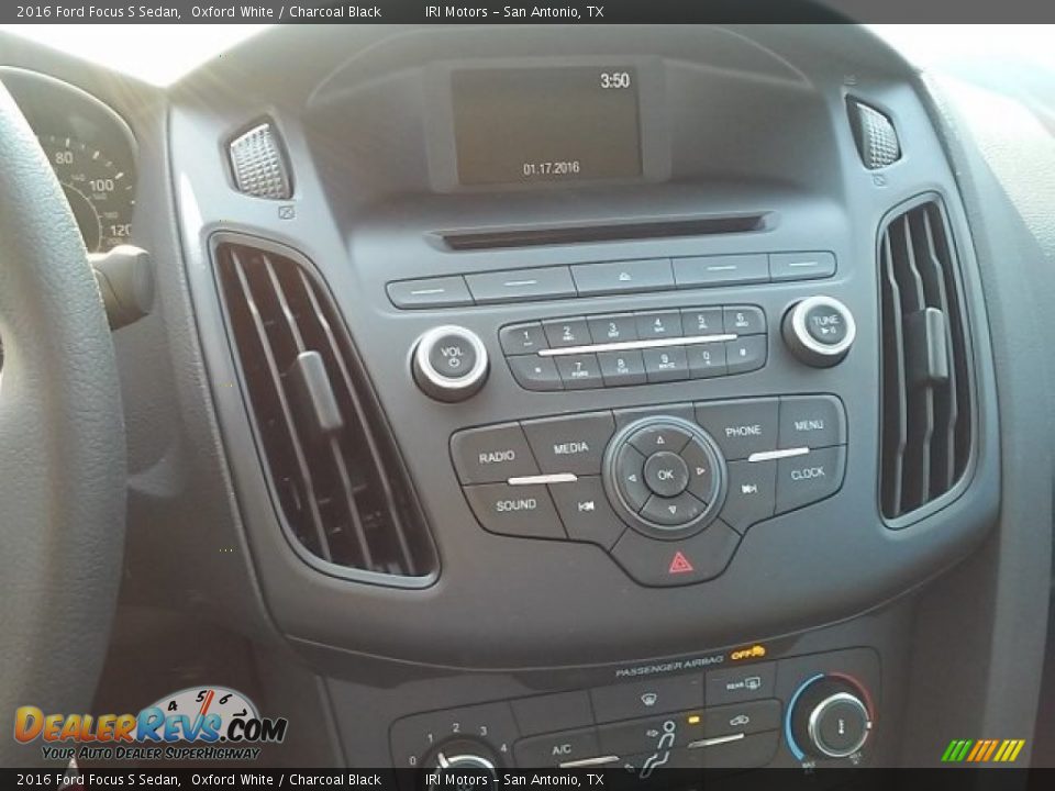 2016 Ford Focus S Sedan Oxford White / Charcoal Black Photo #18