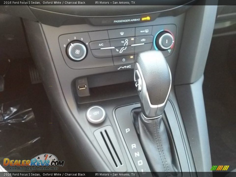 2016 Ford Focus S Sedan Oxford White / Charcoal Black Photo #19