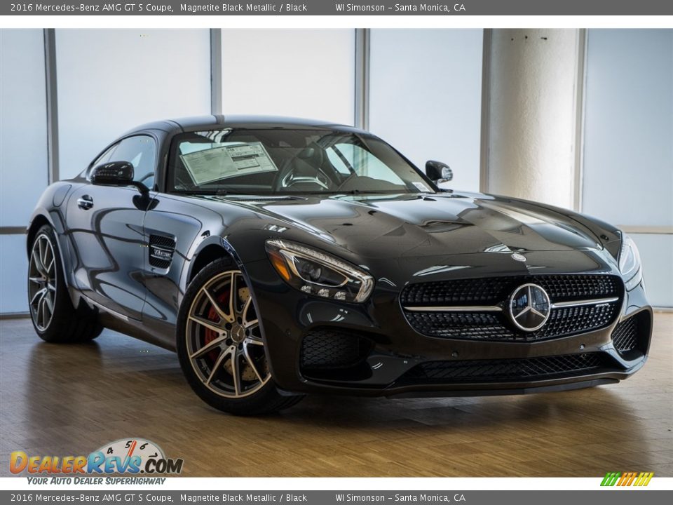 Front 3/4 View of 2016 Mercedes-Benz AMG GT S Coupe Photo #12