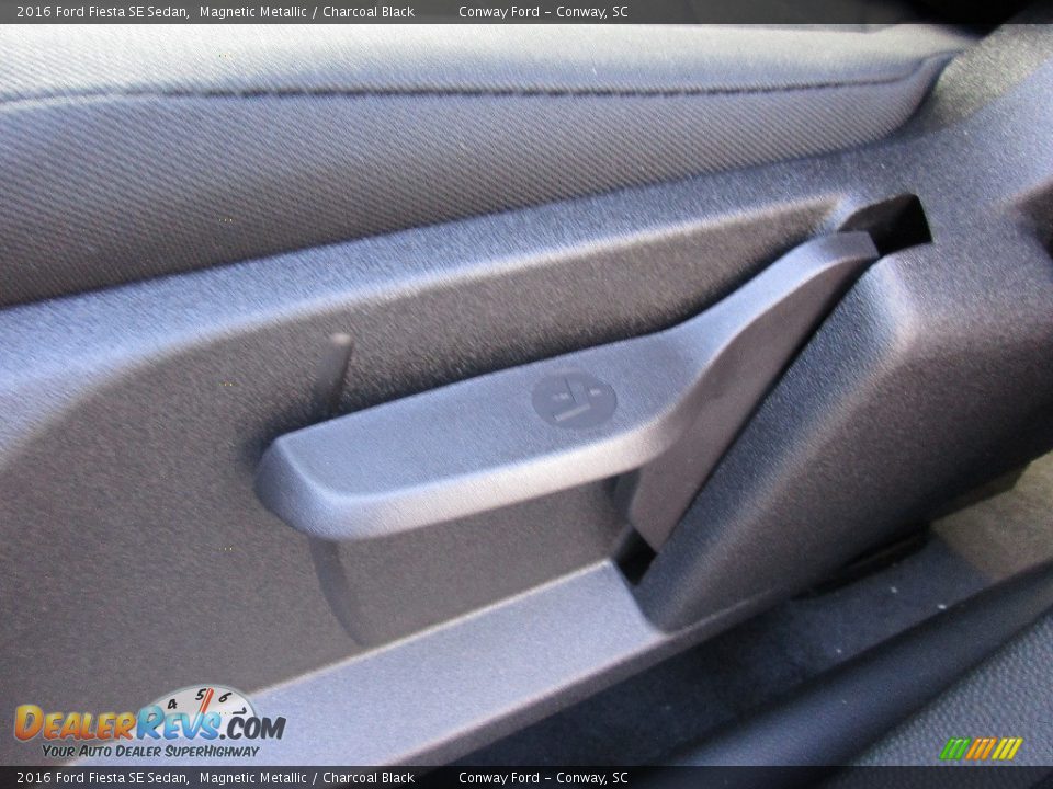 2016 Ford Fiesta SE Sedan Magnetic Metallic / Charcoal Black Photo #13