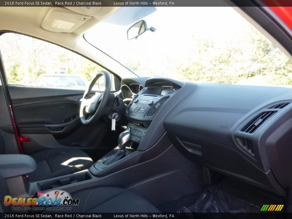 2016 Ford Focus SE Sedan Race Red / Charcoal Black Photo #6